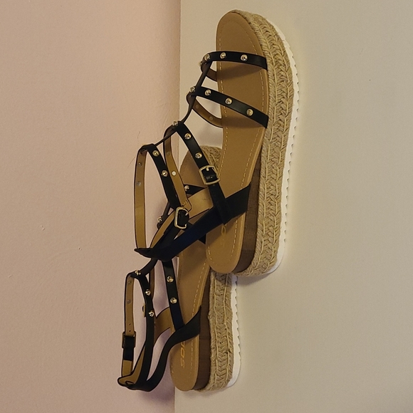 Soda Sandals - Picture 3 of 5